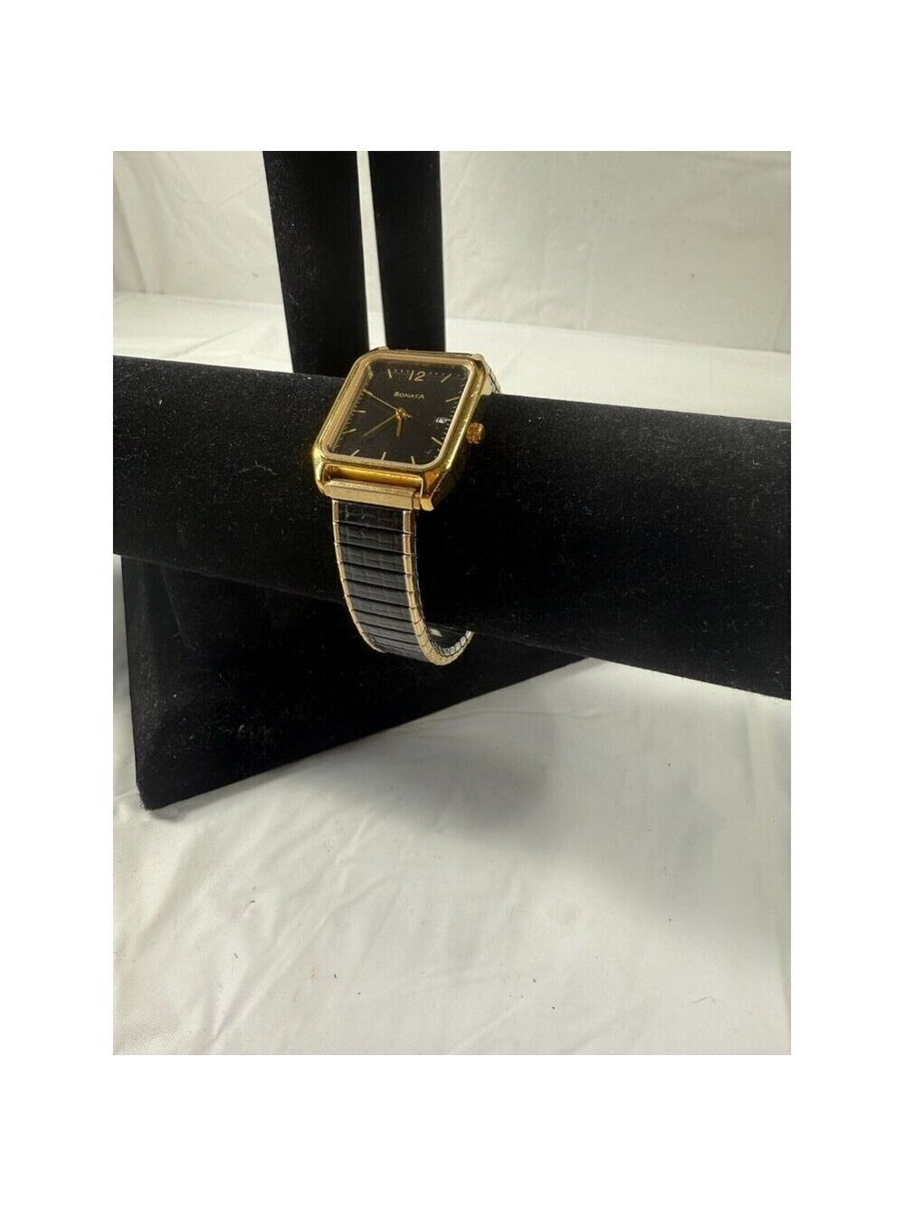 RARE SONATA BY TATA MENS GOLD PLATED RECTABGLE DAY QUARTZ